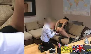 агент розтягує крихі ...